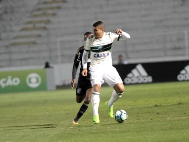 Carleto foi uma das novidades do Coritiba contra a Ponte Preta