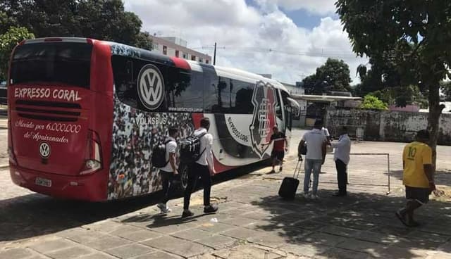 Santa Cruz deixa Recife rumo ao Paraná