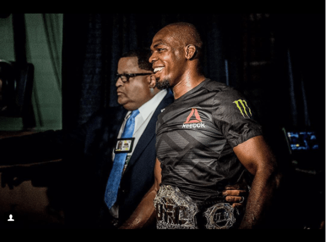 Jon Jones recuperou o cinturão dos meio-pesados no UFC 214