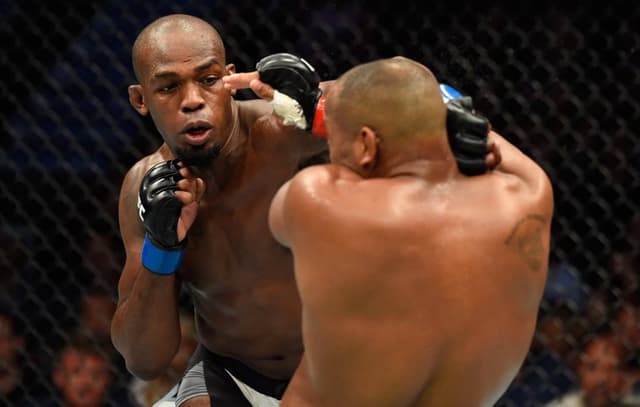 Jon Jones nocauteou Daniel Cormier no UFC 214