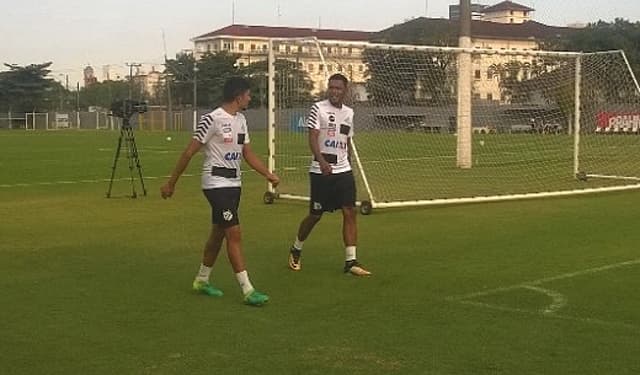 Matheus Jesus participou do treino coletivo pela primeira vez