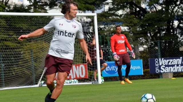 Lugano tem apenas treinado, com pouca expectativa de jogar