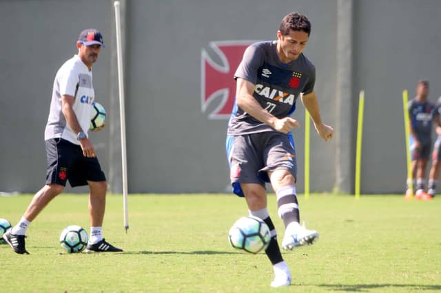 Anderson Martins aguarda pela reestreia no Vasco. Confira a seguir a galeria especial do LANCE! com outras imagens