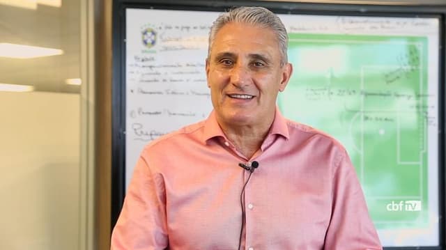 Tite parabeniza Zagallo