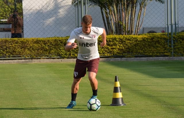 Lucas Fernandes faz treino particular de fortalecimento muscular