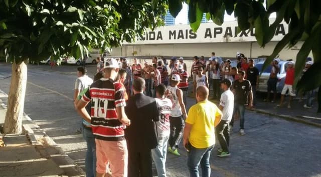 Santa Cruz paga salário atrasado, mas nega relação com protesto de torcedores