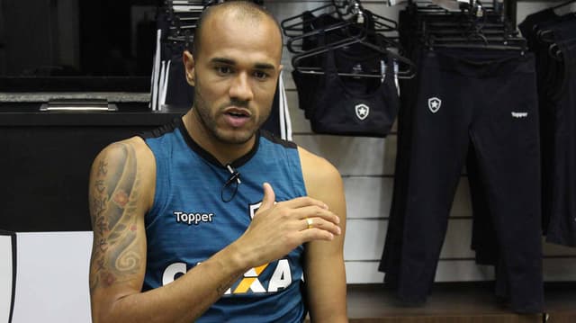 Entrevista Exclusiva com Roger atacante do Botafogo