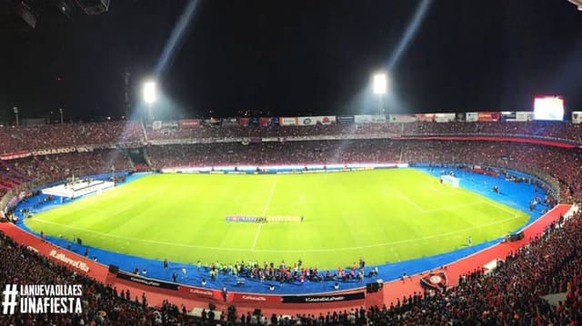 O Cerro Porteño inaugurou neste fim de semana sua nova casa. O estádio Nueva Olla foi construído com ajuda de torcedores do clube paraguaio e custou apenas 22 milhões de dólares, cerca de R$ 70 milhões