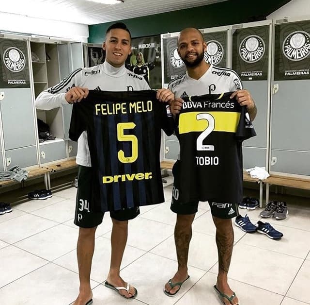 Tobio e Felipe Melo trocam camisas na Academia