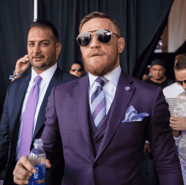 Conor McGregor chega para superluta com Floyd Mayweather em Las Vegas (EUA)