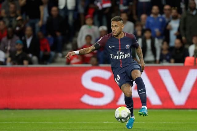 1º lugar: Neymar para o PSG - 222 milhões de euros (R$ 829 milhões)