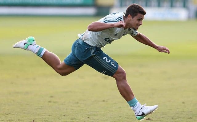 Jean durante treino do Palmeiras