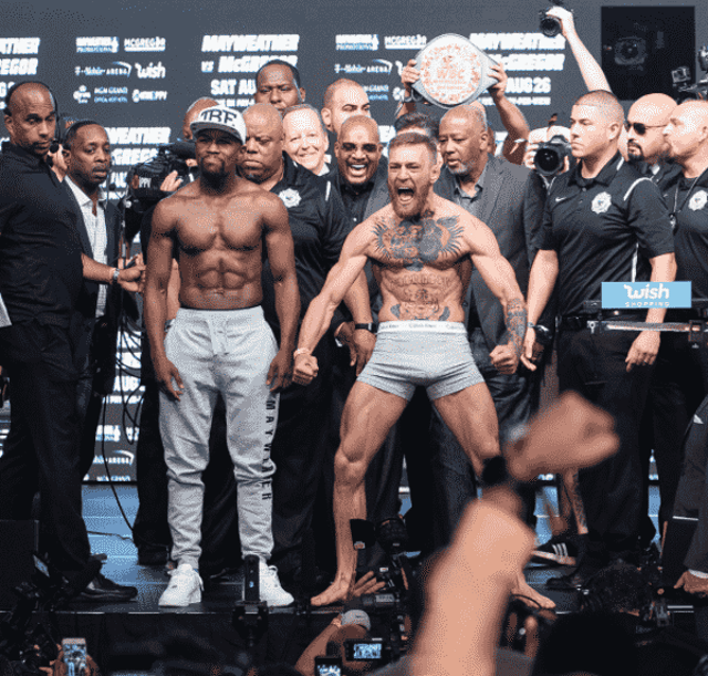 Floyd Mayweather e Conor McGregor se encaram antes de superluta