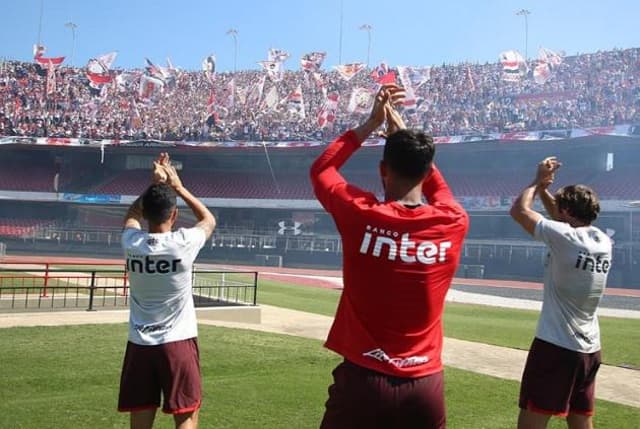 Último treino do São Paulo antes do clássico contra o Palmeiras, no Allianz Parque, contou com 18 mil pessoas no Morumbi. Jogadores agradeceram o apoio da torcida