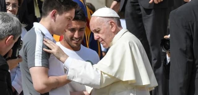 Delegação da Chapecoense é recebida pelo Papa Francisco