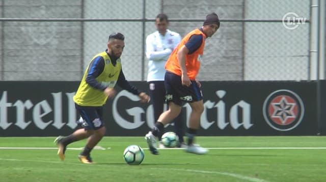 Clayson se destaca no treino do Corinthians