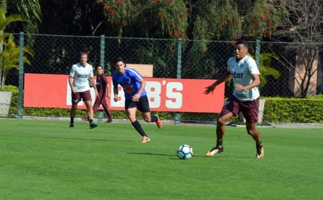 Principal candidato à vaga de Arboleda, Aderllan atuou no jogo-treino