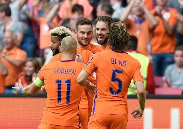 Holanda 3 x 1 Bulgaria