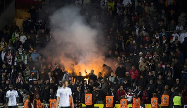 Torcida da Alemanha contra a República Tcheca