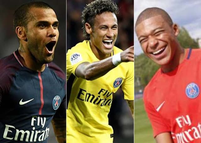 Nesta janela de transferência, o PSG trouxe quatro reforços, três deles, de peso: Dani Alves, Neymar e Mbappé. Por outro lado, oito jogadores deixaram o clube. No total, o PSG gastou 238 milhões de euros (R$883 milhões) e lucrou 62 milhões de euros (R$230 milhões)