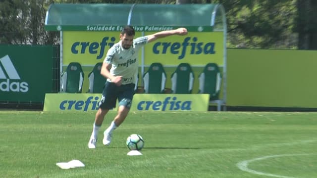 Bruno Henrique e Hyoran brilham em treino de faltas no Palmeiras