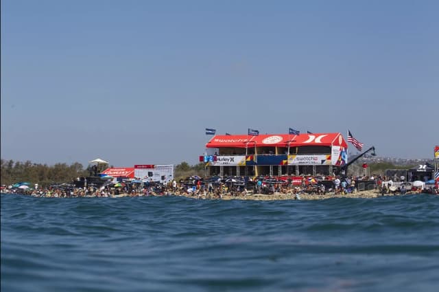 Inconsistência nas ondas adia etapa do mundial de Surfe em Trestles