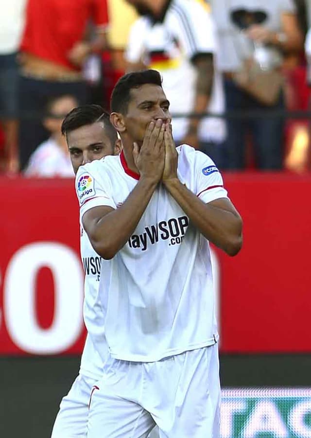 Ganso, que fez gol pelo Sevilla ontem