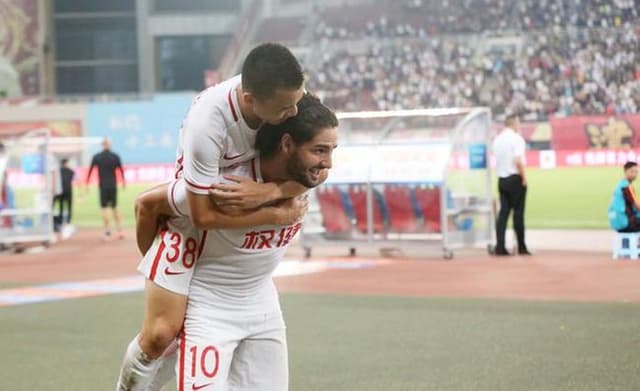 Pato, que fez gol pelo Tianjin contra o Guizhou Hengfeng Zhicheng