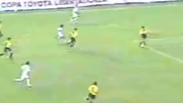 Último confronto: Santos 1 x 0 Barcelona - Copa Libertadores, na Vila Belmiro (11/03/2004)