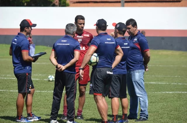 Atlético-GO encerra preparação para pegar a Ponte Preta