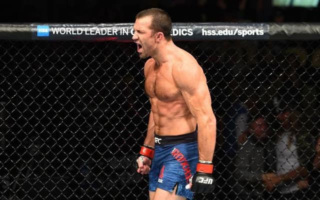 L. Rockhold comemora vitória no UFC Pittsburgh