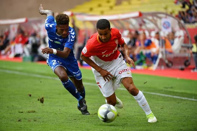 O setor defensivo quase-brasileiro do Monaco foi completado com a presença do lateral-esquerdo Jorge, ex-Flamengo, que teve boa atuação