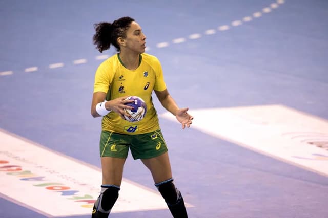 Jorge Dueñas comanda primeira fase à frente da Seleção Feminina de Handebol