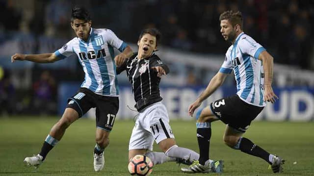 Corinthians, com empates em 1 a 1 (São Paulo) e 0 a 0 (Avellaneda) deu adeus à Copa Sul-Americana nas oitavas de final em 2017. A fase é um trauma na história recente do Timão nos torneios sul-americanos... Foram oito quedas nesta etapa entre Libertadores e Sul-Americana (15 disputas): veja o desempenho do Timão nas Copas pela América do Sul neste século