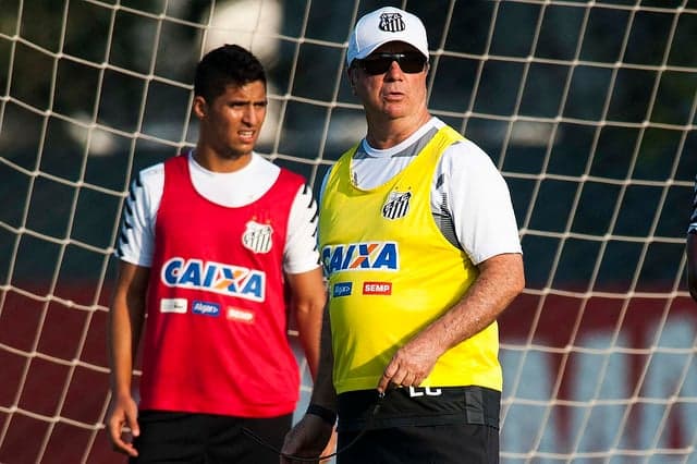 Com o Victor Ferraz fora e boa atuação na quarta-feira, Levir elogia Guedes e cogita titularidade