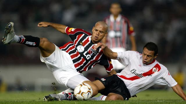 Na eliminação para o River Plate na Copa Sul-Americana de 2003, Luis Fabiano se envolveu em uma confusão contra os argentinos, foi expulso e fez falta ao time na disputa de pênaltis, vencida pelos platinos