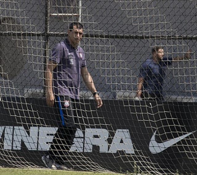 Carille cobrou finalizações certas no treino