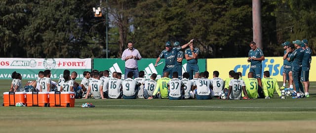 Reunião na Academia de Futebol