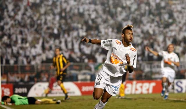 O Santos ganhou a Copa do Brasil de 2010 e viu Neymar e companhia baterem o Peñarol na final da Copa Libertadores de 2011