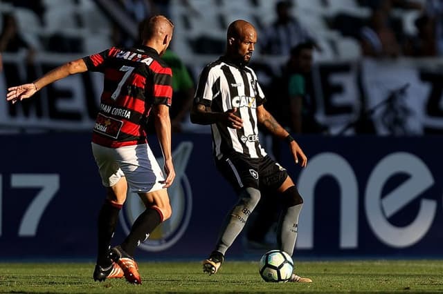 Botafogo 2 x 3 Vitória: as imagens no Nilton Santos