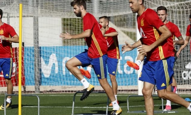 Piqué - Treino da seleção espanhola