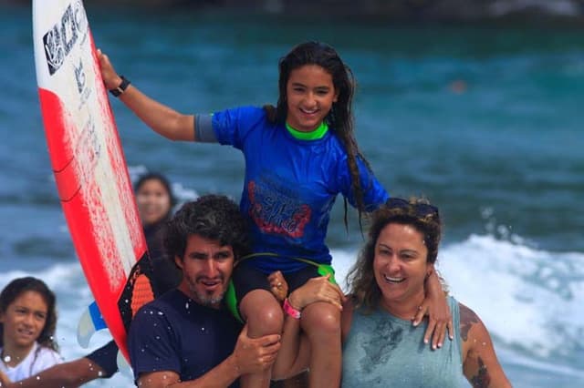 Como o irmão há oito anos, Sophia Medina assina contrato com a Rip Curl