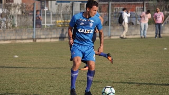 Gustavo, zagueiro do Avaí