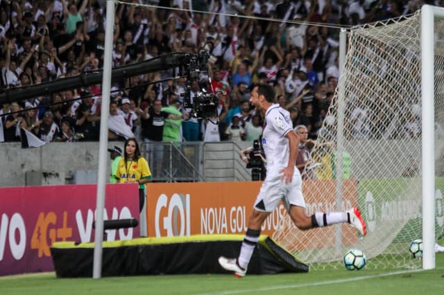 Vasco 1 x 0 Botafogo: as imagens do clássico no Maracanã