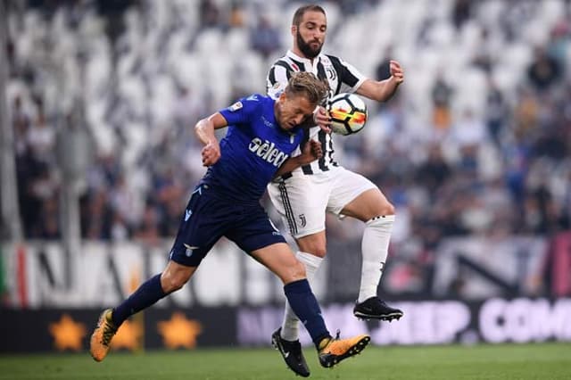 Lucas Leiva e Higuaín - Juventus x Lazio