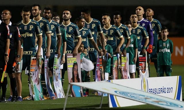 12/10/2017 - Palmeiras 2x2 Bahia: 25.331 pagantes (Brasileiro).&nbsp;Verdão é o único clube do Brasil que ainda não jogou para menos de 20 mil pessoas em casa por competições oficiais em 2017, mas esta marca deve ser quebrada, nesta quinta, contra a Ponte Preta. Até quarta, a procura era bem baixa - 10 mil ingressos haviam vendidos antecipadamente. Mas nesta quinta houve um aumento e já foram comercializados 15 mil entradas; ainda há, porém, o risco de ser o pior público do time na temporada. Veja a seguir os outros 27 jogos como mandante em 2017...