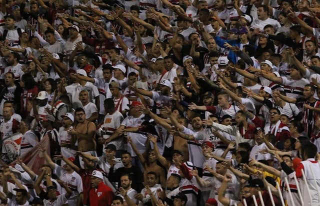 Torcida teve boa presença no Pacaembu, contra o Atlético-PR