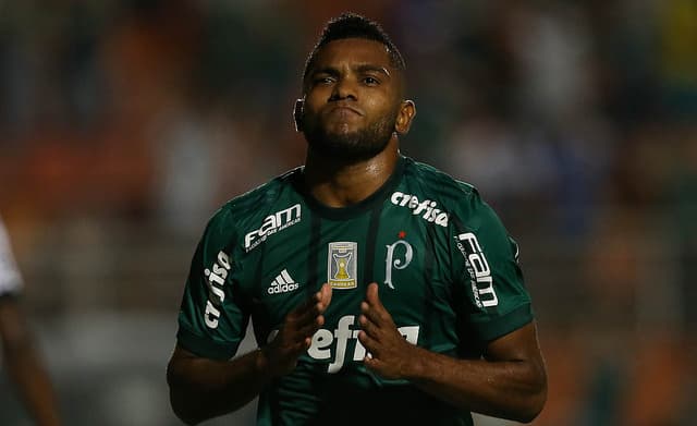 Borja comemora o golaço que marcou contra a Ponte Preta