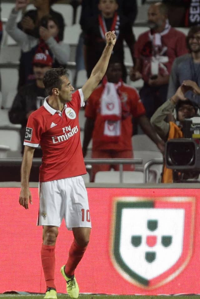 27/10 - 16h - Benfica x Feirense: Vivendo uma temporada abaixo da crítica, os benfiquistas precisam ganhar para não se distanciarem dos líderes do Português<br>