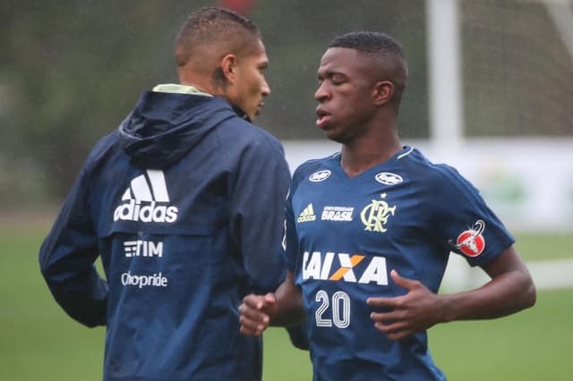 Guerrero sentiu dores no treino, mas Vinicius Júnior treinou sem limitações